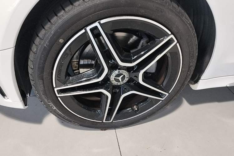 Used Mercedes-Benz C-Class 2021 C 260 L Sport Edition Star Collection Left Front Wheel Hub