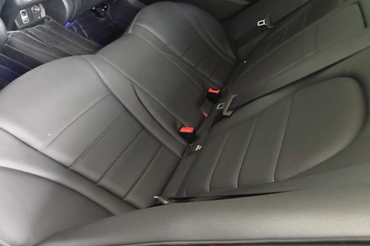 Used Mercedes-Benz C-Class 2021 C 200 L Fashion Edition Sport Version Left Rear Seat