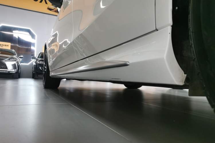 Used Mercedes-Benz C-Class 2021 C 260 L Sport Edition Star Collection Left Side Sill