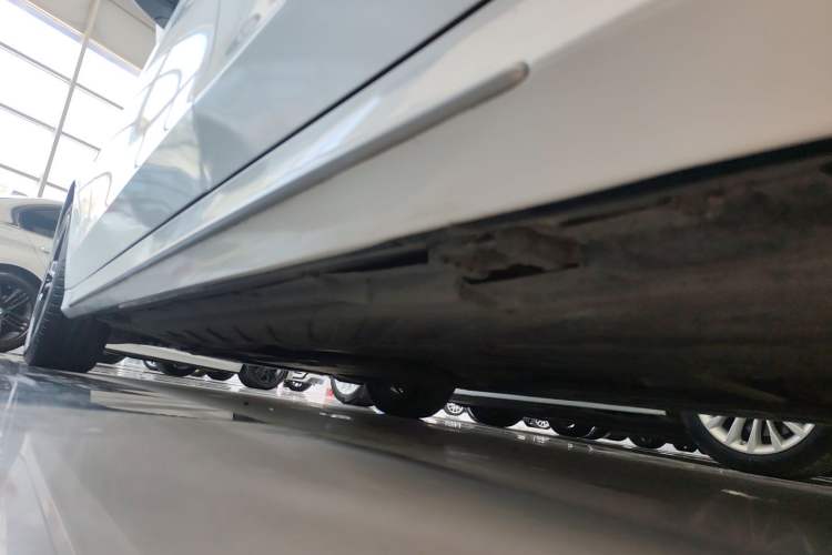Used Mercedes-Benz C-Class 2021 C 260 L Sport Edition Star Collection Left Side Sill