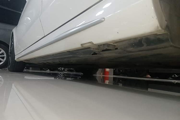 Used Mercedes-Benz C-Class 2021 C 260 L Sport Edition Star Collection Left Side Sill