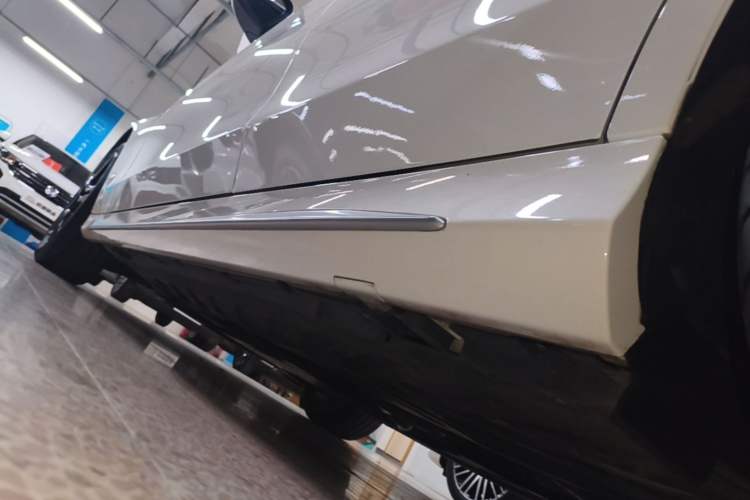 Used Mercedes-Benz C-Class 2021 C 260 L Sport Edition Star Collection Left Side Sill
