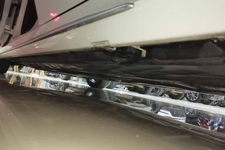 Used Mercedes-Benz C-Class 2021 C 260 L Sport Edition Star Collection Left Side Sill