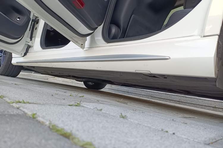 Used Mercedes-Benz C-Class 2021 C 260 L Sport Edition Star Collection Left Side Sill