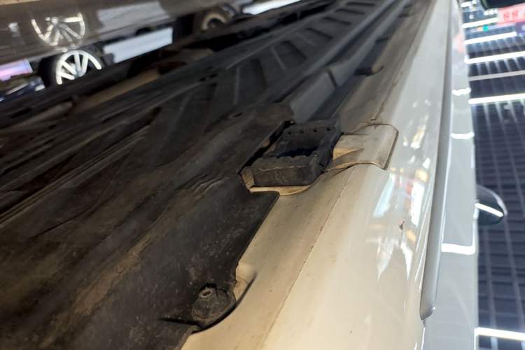 Used Mercedes-Benz C-Class 2021 C 260 L Sport Edition Left Side Sill