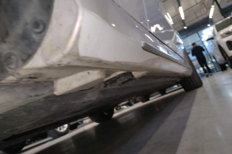 Used Mercedes-Benz C-Class 2021 C 260 L Sport Edition Star Collection Left Side Sill
