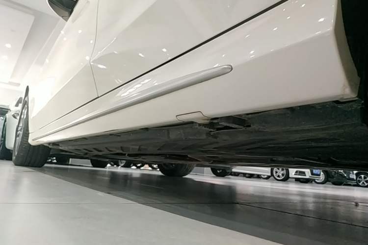 Used Mercedes-Benz C-Class 2021 C 260 L Sport Edition Left Side Sill