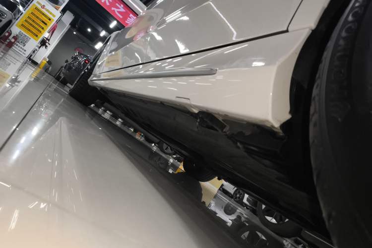 Used Mercedes-Benz C-Class 2021 C 260 L Sport Edition Star Collection Left Side Sill