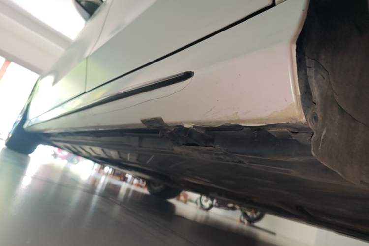 Used Mercedes-Benz C-Class 2021 C 260 L Sport Edition Left Side Sill