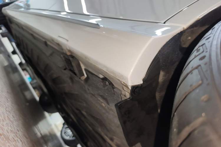 Used Mercedes-Benz C-Class 2021 C 260 L Sport Edition Star Collection Left Side Sill