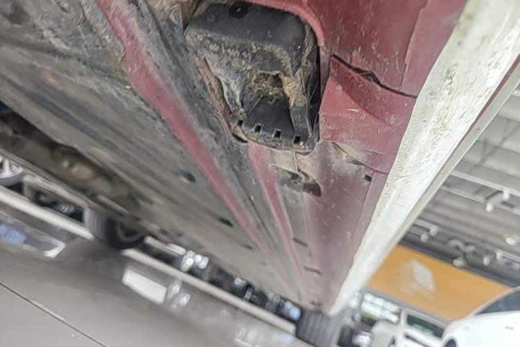 Used Mercedes-Benz C-Class 2021 C 260 L Sport Edition Left Side Sill