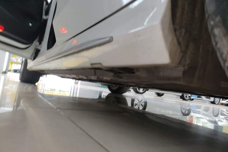 Used Mercedes-Benz C-Class 2021 C 260 L Sport Edition Left Side Sill