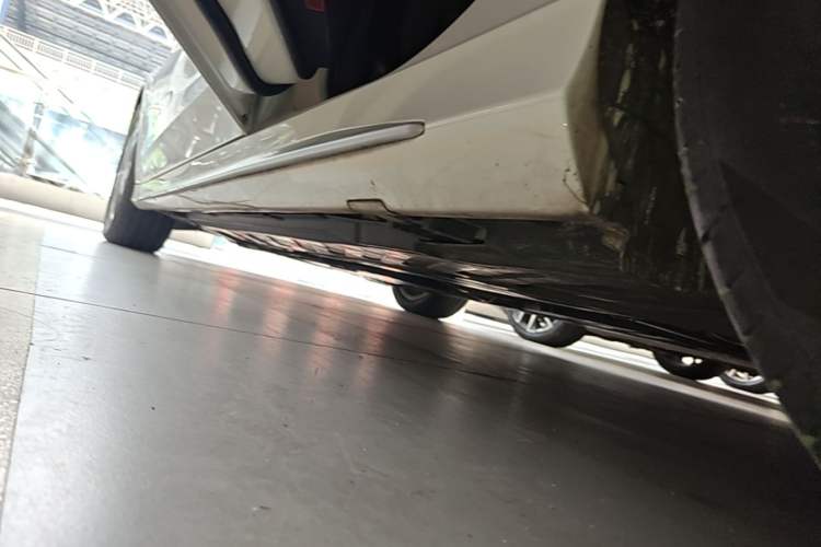 Used Mercedes-Benz C-Class 2021 C 200 L Fashion Edition Sport Version Left Side Sill