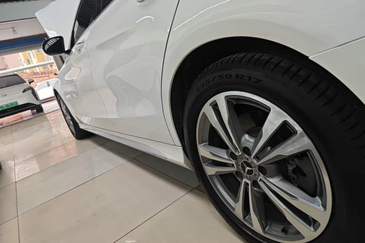 Used Mercedes-Benz C-Class 2021 C 200 L Fashion Edition Sport Version Left Side Sill
