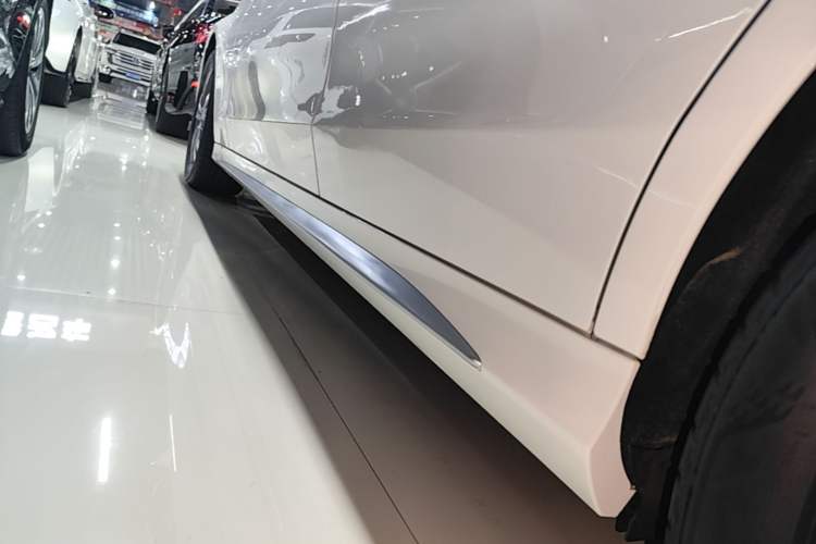Used Mercedes-Benz C-Class 2021 C 200 L Fashion Edition Sport Version Left Side Sill