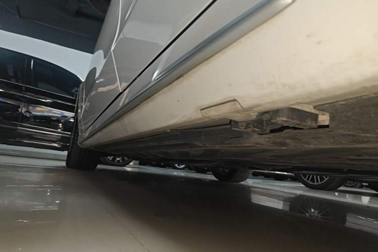 Used Mercedes-Benz C-Class 2021 C 200 L Fashion Edition Sport Version Left Side Sill