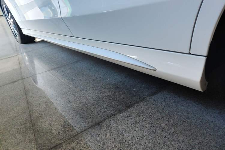 Used Mercedes-Benz C-Class 2021 C 200 L Fashion Edition Sport Version Left Side Sill
