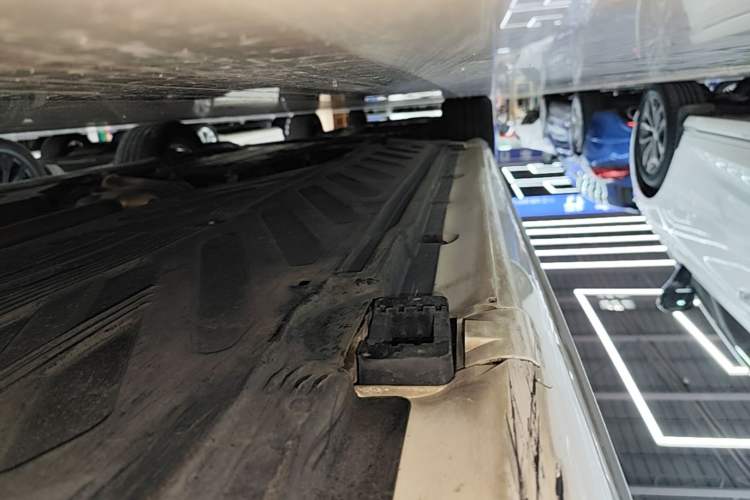 Used Mercedes-Benz C-Class 2021 C 260 L Sport Edition Left Side Sill