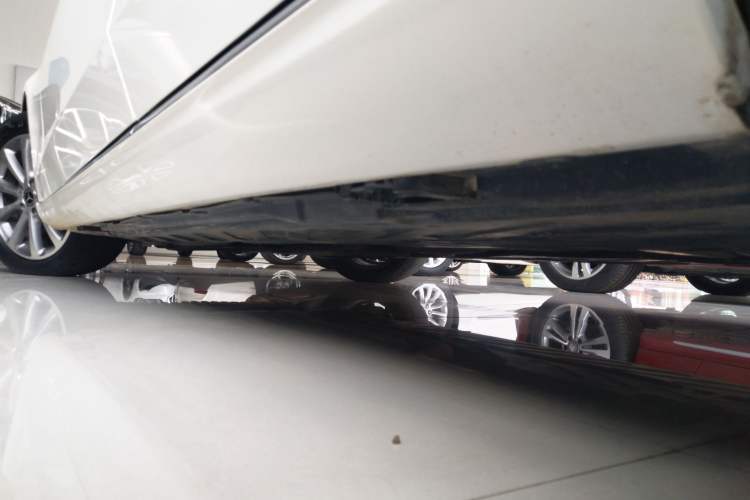Used Mercedes-Benz C-Class 2021 C 200 L Fashion Model Left Side Sill
