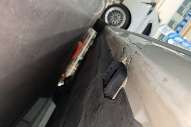 Used Mercedes-Benz C-Class 2021 C 260 L Sport Edition Left Side Sill