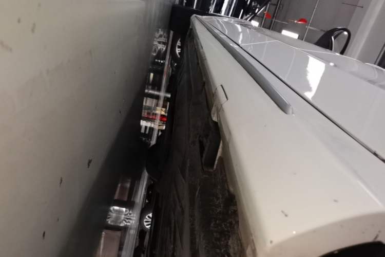 Used Mercedes-Benz C-Class 2021 C 200 L Fashion Edition Sport Version Left Side Sill