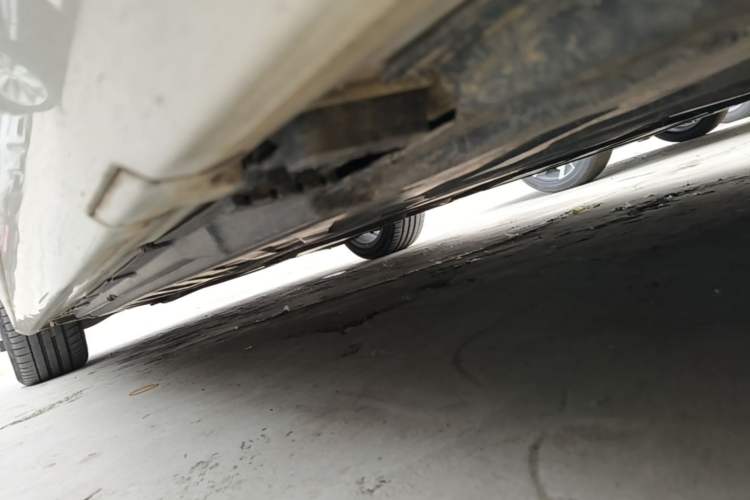 Used Mercedes-Benz C-Class 2021 C 260 L Sport Edition Star Collection Left Side Sill
