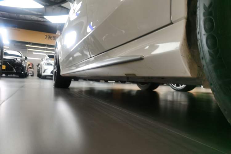Used Mercedes-Benz C-Class 2021 C 260 L Sport Edition Star Collection Left Side Sill