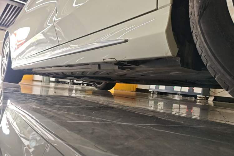 Used Mercedes-Benz C-Class 2021 C 200 L Fashion Edition Sport Version Left Side Sill