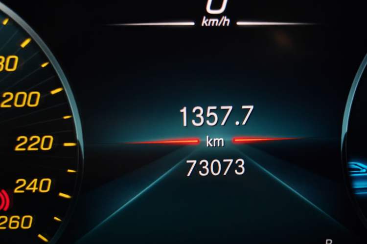 Used Mercedes-Benz C-Class 2021 C 200 L Fashion Edition Sport Version Odometer Close Up
