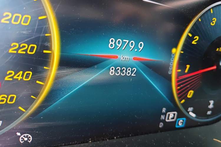 Used Mercedes-Benz C-Class 2021 C 200 L Fashion Edition Sport Version Odometer Close Up