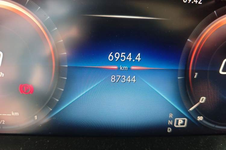 Used Mercedes-Benz C-Class 2021 C 200 L Fashion Edition Sport Version Odometer Close Up