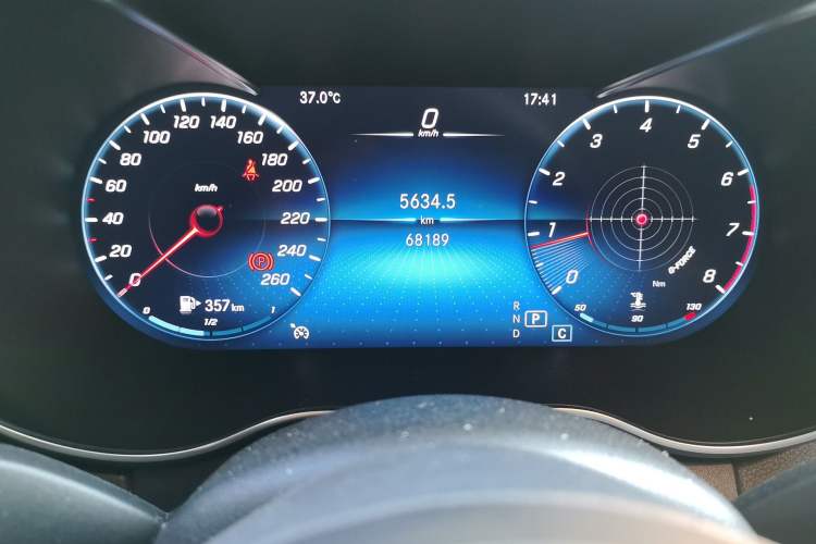 Used Mercedes-Benz C-Class 2021 C 200 L Fashion Edition Sport Version Odometer Close Up