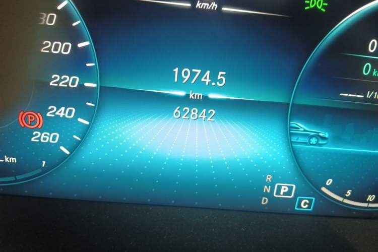 Used Mercedes-Benz C-Class 2021 C 260 L Sport Edition Star Collection Odometer Close Up