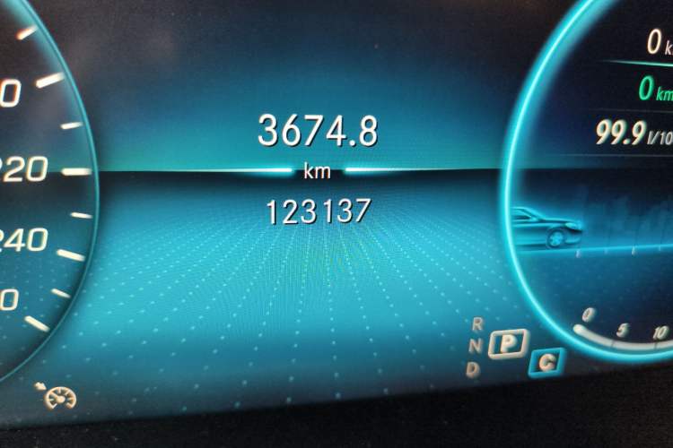 Used Mercedes-Benz C-Class 2021 C 260 L Sport Edition Odometer Close Up