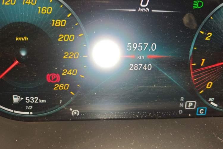 Used Mercedes-Benz C-Class 2021 C 200 L Fashion Edition Sport Version Odometer Close Up