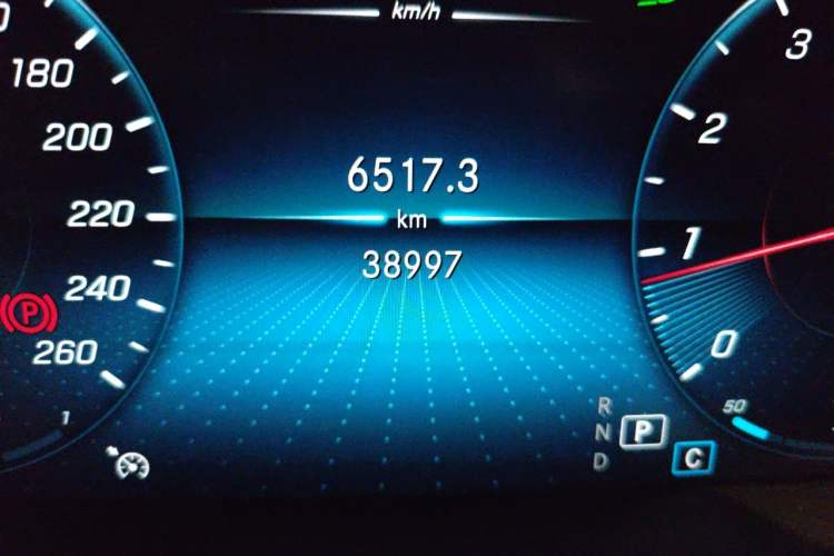 Used Mercedes-Benz C-Class 2021 C 200 L Fashion Edition Sport Version Odometer Close Up