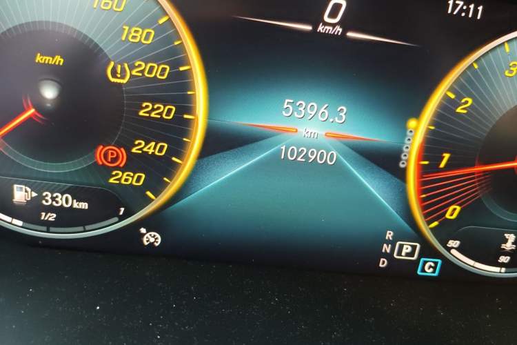 Used Mercedes-Benz C-Class 2021 C 200 L Fashion Edition Sport Version Odometer Close Up