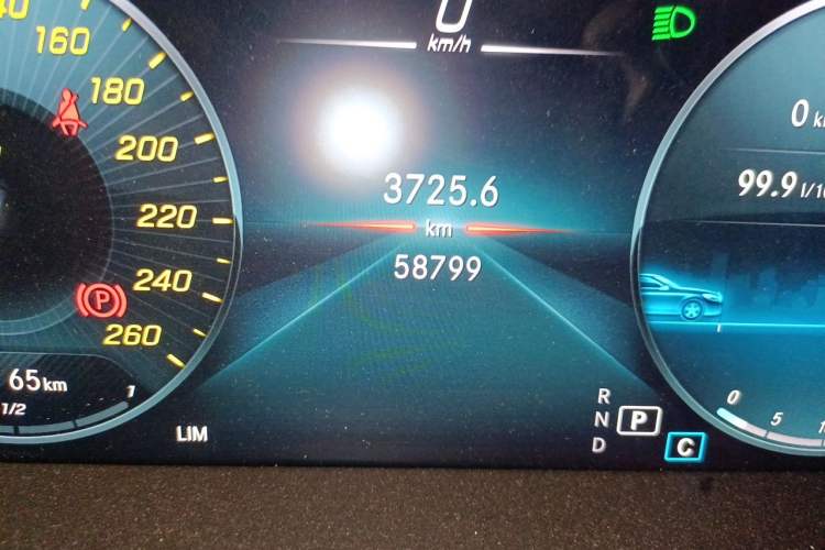 Used Mercedes-Benz C-Class 2021 C 200 L Fashion Edition Sport Version Odometer Close Up