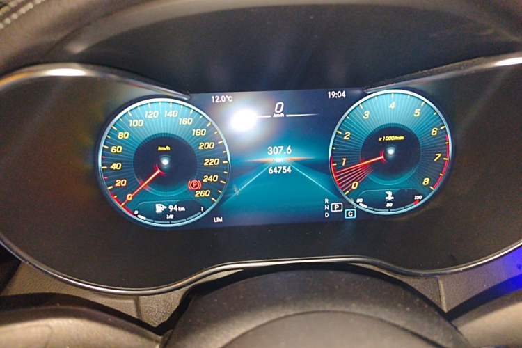 Used Mercedes-Benz C-Class 2021 C 200 L Fashion Edition Sport Version Odometer Close Up