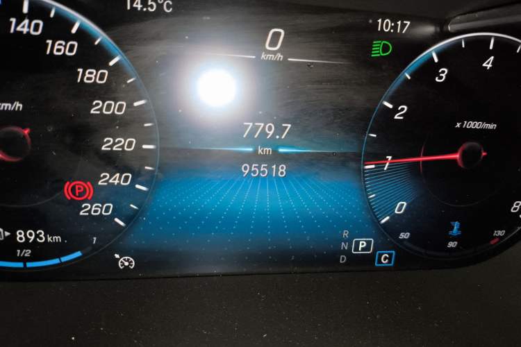 Used Mercedes-Benz C-Class 2021 C 200 L Fashion Edition Sport Version Odometer Close Up