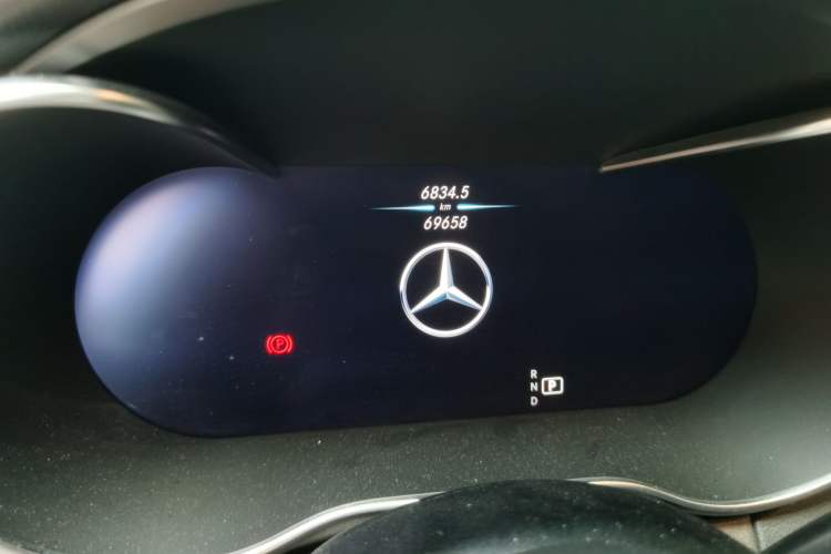 Used Mercedes-Benz C-Class 2021 C 200 L Fashion Edition Sport Version Odometer Close Up