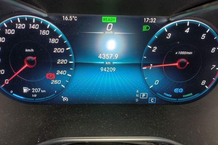 Used Mercedes-Benz C-Class 2021 C 260 L Odometer Close Up
