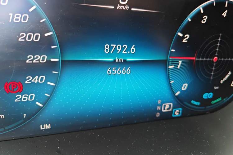 Used Mercedes-Benz C-Class 2021 C 260 L Sport Edition Star Collection Odometer Close Up