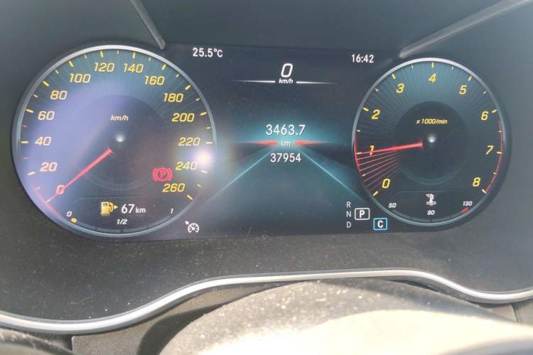 Used Mercedes-Benz C-Class 2021 C 200 L Fashion Edition Sport Version Odometer Close Up