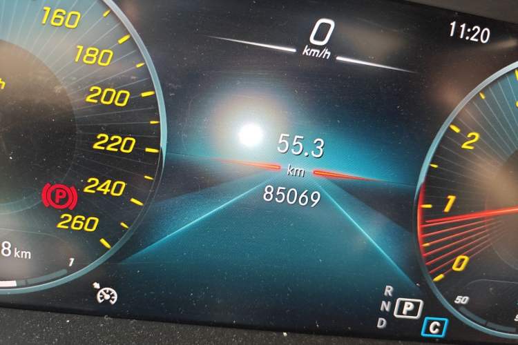 Used Mercedes-Benz C-Class 2021 C 200 L Fashion Edition Sport Version Odometer Close Up