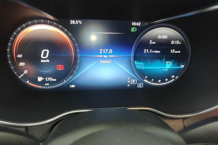 Used Mercedes-Benz C-Class 2021 C 200 L Fashion Edition Sport Version Odometer Close Up