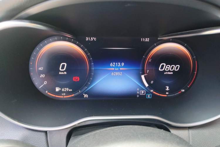 Used Mercedes-Benz C-Class 2021 C 200 L Fashion Edition Sport Version Odometer Close Up