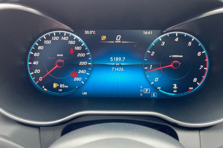 Used Mercedes-Benz C-Class 2021 C 200 L Fashion Edition Sport Version Odometer Close Up