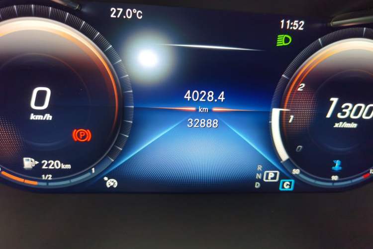 Used Mercedes-Benz C-Class 2021 C 200 L Fashion Edition Sport Version Odometer Close Up