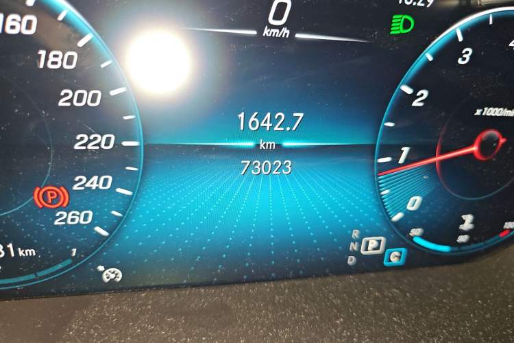 Used Mercedes-Benz C-Class 2021 C 200 L Fashion Edition Sport Version Odometer Close Up